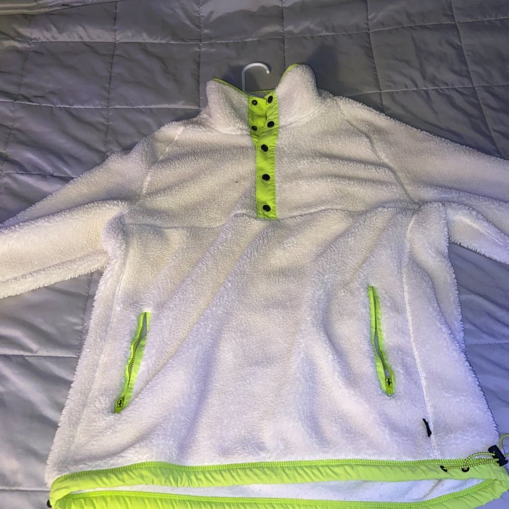 Mens American Eagle Fleece Pullover.